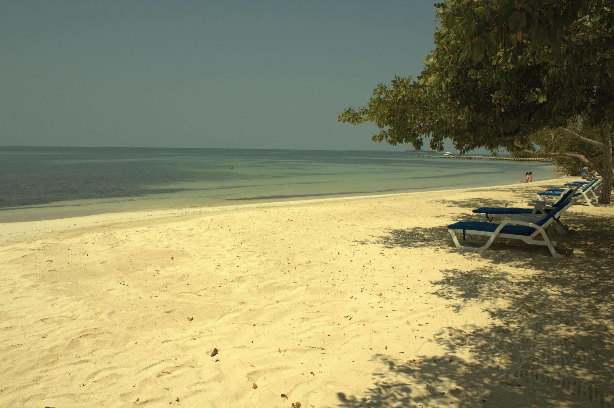 Sabai Beach Hotel Isla Barú Екстериор снимка