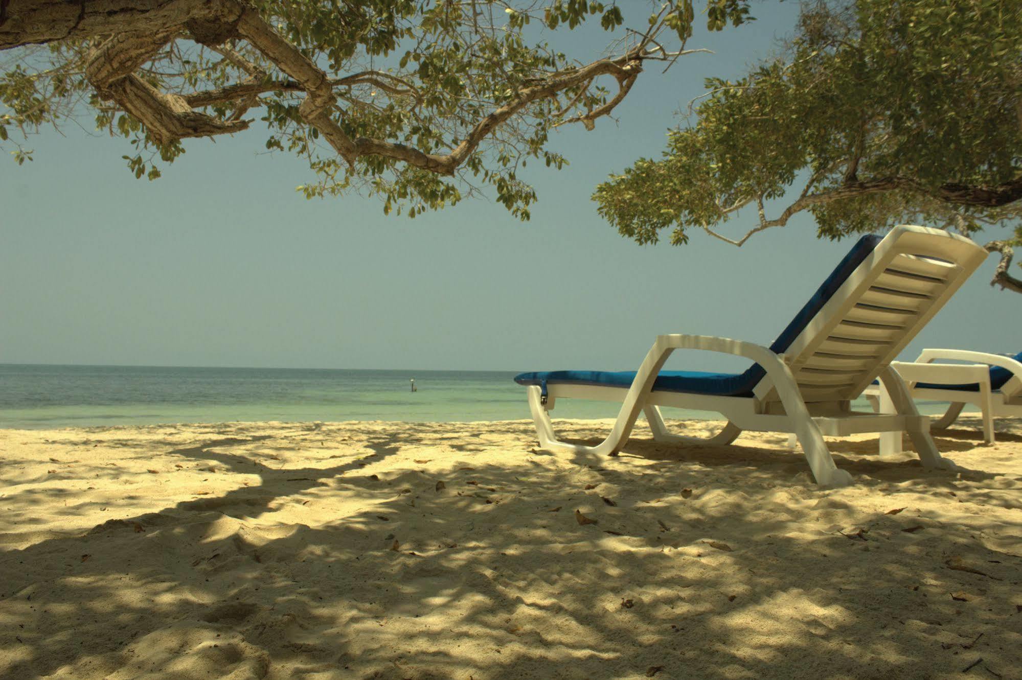 Sabai Beach Hotel Isla Barú Екстериор снимка