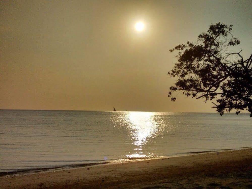 Sabai Beach Hotel Isla Barú Екстериор снимка